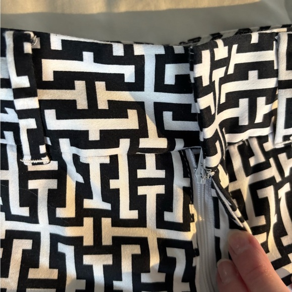 INC International Concepts Black & White Patterned Cuffed Midrise Chino Shorts 2 - Picture 9 of 16